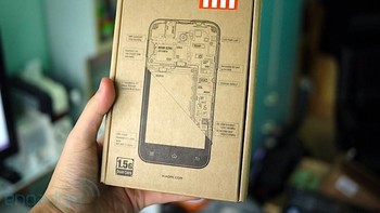 Xiaomi didirikan oleh Lei Jun dan kawan-kawan pada April 2010. Ponsel pertamanya adalah Xiaomi Mi1 ini yang meluncur pada Agustus 2011. Inilah kemasannya. Foto: Engadget