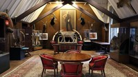 Markas The Explorers Club, Townhouse memiliki arsitektur yang menarik. Ada balok kayu yang diambil dari HMS Daedalus (kapal perang fregat 1826) (Mike MacEacheran/BBC Travel)  
