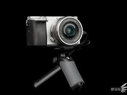 Penampakan Sony A6400, Kamera Mirrorless Buat YouTuber