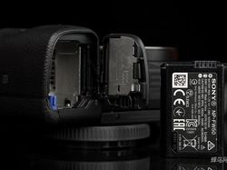 Penampakan Sony A6400, Kamera Mirrorless Buat YouTuber