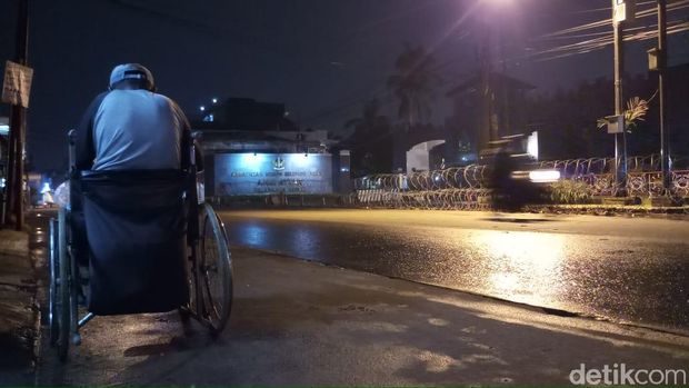 Kawat Berduri hingga Karangan Bunga untuk Ahok Terlihat di Depan Mako Brimob