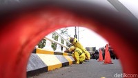 Pembangunan Flyover Pancoran ini dimulai pada November 2016 dengan anggaran Rp 141 miliar. Flyover ini sebelumnya ditargetkan selesai pada akhir tahun 2017. Rifkianto Nugroho/detikcom.  