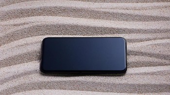 Vivo masih belum mengungkap di mana kamera selfie ponsel ini, akankah sama dengan pendahulunya yang menggunakan sistem pop-up? Foto: Cnmo