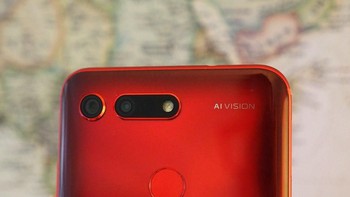 Ada pula baterai berkapasitas 4.000 mAh disematkan dengan fitur 22,5W SuperCharge. Diklaim mampu mengisi 55% hanya dalam 30 menit. Foto: Pocket Lint