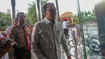 Lambaian Tangan Menpora Saat Diperiksa KPK