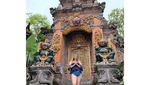 Foto: Liburannya Si Hot Mama, Sarah Azhari