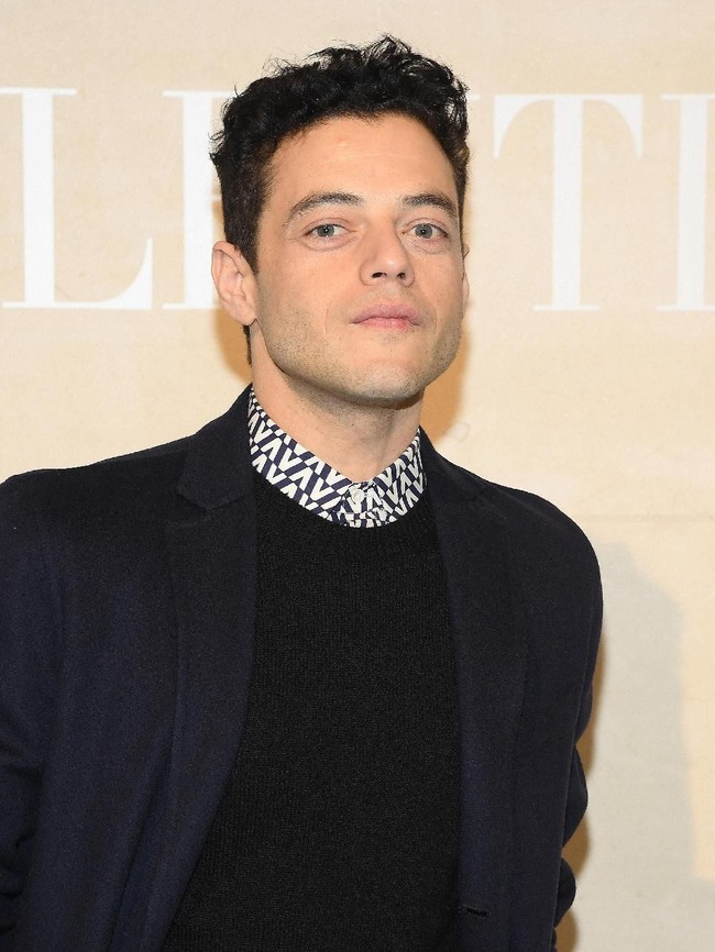 Kehadiran Rami di fashion show Valentino hanya sehari setelah namanya diumumkan sebagai salah satu nomine Academy Awards atau Oscars 2019. Pria keturunan Mesir ini dijagokan di kategori aktor utama terbaik berkat perannya sebagai vokalis Queen Freddie Mercury di film Bohemian Rhapsody. (Foto: Getty Images)