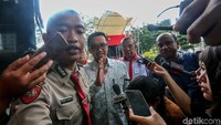 Imam pun membawa serta sejumlah data yang mungkin dibutuhkan dalam proses pemeriksaan tersebut.