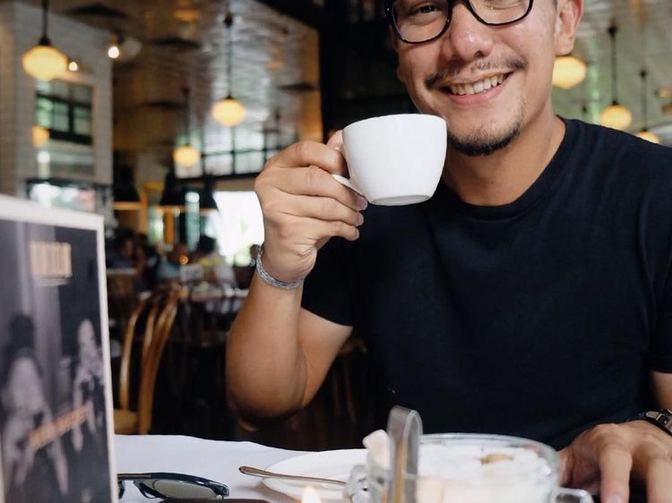 Selain Doyan Makanan Sehat, Angga Maliq & DEssentials juga Hobi Ngopi