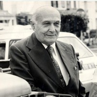 Ketika Perang Dunia II berakhir di Eropa, mata-mata Inggris Juan Pujol Garcia, dengan bantuan sejumlah agen rahasia memalsukan kematiannya sendiri untuk mengawasi Jerman secara diam-diam. Istrinya tidak pernah memmercayai hal itu dan tidak terkejut ketika ia muncul empat dekade kemudian. Garcia dijuluki Agen Garbo karena keterampilan aktingnya dan merupakan salah satu mata-mata paling terkenal di Eropa. Foto: Readers Digest