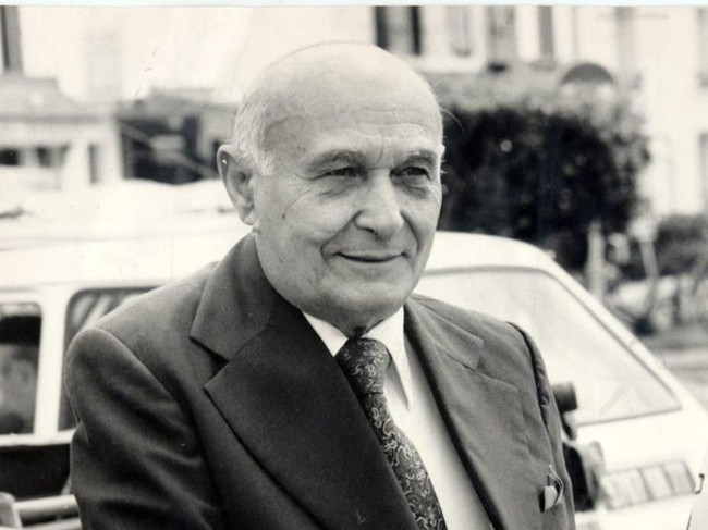 Ketika Perang Dunia II berakhir di Eropa, mata-mata Inggris Juan Pujol Garcia, dengan bantuan sejumlah agen rahasia memalsukan kematiannya sendiri untuk mengawasi Jerman secara diam-diam. Istrinya tidak pernah memmercayai hal itu dan tidak terkejut ketika ia muncul empat dekade kemudian. Garcia dijuluki Agen Garbo karena keterampilan aktingnya dan merupakan salah satu mata-mata paling terkenal di Eropa. Foto: Readers Digest