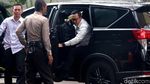 Lambaian Tangan Menpora Saat Diperiksa KPK