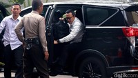 Imam tiba di gedung KPK, Jakarta, sekitar pukul 10.15 WIB, untuk diperiksa sebagai saksi terkait kasus dugaan suap hibah ke KONI.
