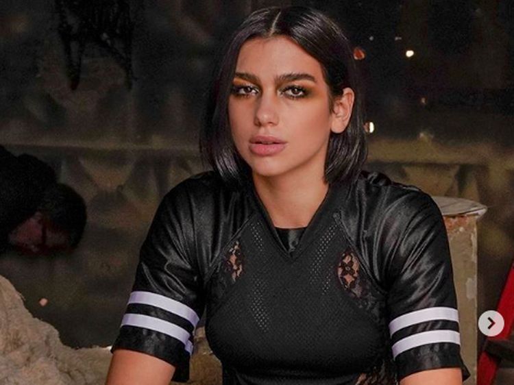 Saat Dua Lipa Menjadi Du Alita