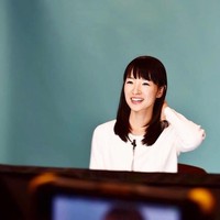 Setiap hari setelah sekolah, hal favoritku adalah merapikan, yang mana aku terus membuang barang setiap hari di rumah. Itu membuatku melupakan pentingnya mengapresiasi obyek, kata Marie kepada Nextshark. Foto: Instagram @mariekondo