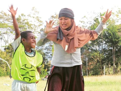 Mengenal Rona Mentari, Hijabers Pendongeng yang Sudah Go International