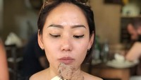 Alumnus Universitas Katolik Parahyangan Bandung ini mengawali karir jurnalistiknya sebagai pembawa berita. Ia selalu menyempatkan diri untuk memanjakan lidah dengan makanan favoritnya. Foto: instagram @anishadasuki
