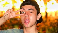 Angga Aldi Yunanda yang kini tengah berusia 18 tahun ini tidak hanya jago akting tapi juga pintar bernyanyi. Foto: Instagram@anggayunandareal16