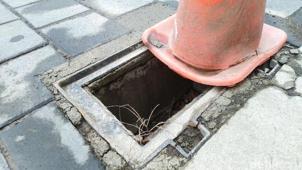 Penutup Saluran Air di Kota Lama Semarang Hilang