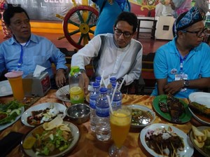 Nikmati Sambal Mangga di Jambi, Sandiaga Soroti Kelestarian Masakan Daerah