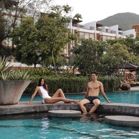 Fatima dan Hideo dikenal sebagai pasangan yang aktif dan menjaga bentuk tubuh mereka. Hideo sendiri merupakan seorang model yang dikenal memiliki tubuh berotot dan perut sixpacks. Foto: Instagram @fatimarabago