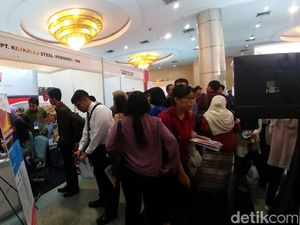 Demi Kerja di Jakarta, Para Pelamar Ini Rela Datang dari Jauh