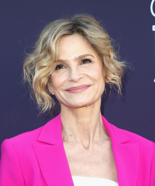 Suami Kyra Sedgwick, Kevin Bacon, di acara The Tonight Show mengungkapkan ketakutan istrinya saat membicarakan makanan. Kyra akan meninggalkan ruangan jika melihat acara televisi yang sedang membicarakan makanan. Bahkan Kevin mengakui ia menolak iklan M&Ms karena istrinya tidak setuju. Foto: Getty Images