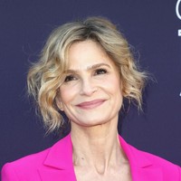 Suami Kyra Sedgwick, Kevin Bacon, di acara The Tonight Show mengungkapkan ketakutan istrinya saat membicarakan makanan. Kyra akan meninggalkan ruangan jika melihat acara televisi yang sedang membicarakan makanan. Bahkan Kevin mengakui ia menolak iklan M&Ms karena istrinya tidak setuju. Foto: Getty Images