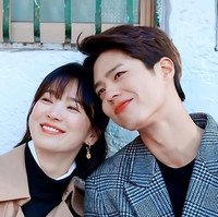 Serial Encounter yang tayang di Trans TV setiap Senin sampai Jumat pukul 18.00 WIB itu menampilkan adegan mesra kedua bintangnya Park Bo Gum dan Song Hye-Kyo di episode terakhir. Pada episode 16 serial Encounter, Kim Jin Hyuk dan Cha Soo Hyun akhirnya bersatu lagi setelah sebelumnya putus cinta. Foto: dok. tvN