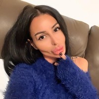 Wanita ini kecanduan operasi plastik. Saking kegilaannya dengan prosedur kecantikan, wanita bernama Desi Dimitrov ini sampai terlihat palsu. Netizen bahkan menyebutnya mirip monster. Foto: Intagram (@desi_dimitrov)