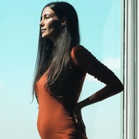 Namun 10 hari setelah foto bergaya dengan bikini itu diunggah ke Instagram, Fatima memamerkan lagi foto terbarunya yang berbeda dari sebelumnya. Kali ini Fatima menunjukkan perutnya sudah tampak menonjol. Bump decided to come out this week 😍 #5monthspregnant #19weekspregnant, tulisnya pada keterangan foto. Foto: Instagram @fatimarabago