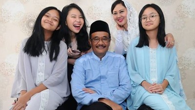 7 Momen Hangat Djarot Saiful Hidayat Bersama Keluarga