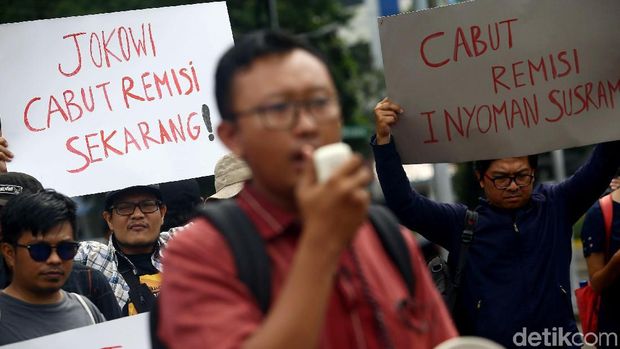 Jurnalis Indonesia menggelar aksi solidaritas menolak pemberian remisi kepada otak pembunuh wartawan Radar Bali.  / 