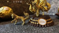 Tiap unggahan Wai menyertakan bungkus kertas Ferrero Rocher. Soal bentuk, Wai juga makin ahli dalam membuat berbagai figur. Foto: Bored Panda