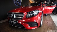 Sambut 2019 produsen mobil asal Jerman, Mercedes-Benz resmi memperkenalkan salah satu model andalan terbaru mereka di Indonesia yakni Mercedes-Benz E 350 EQ Boost.
