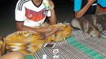 Kocak! Editan Foto John Legend Jual Bakso hingga Justin Bieber Jajan Sate Ayam
