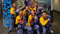 Model dan presenter Aline Adita juga mencoba wisata adrenalin yang ekstrem ini bersama teman-temannya. Sempat ragu, tapi pas tadi coba malah nggak takut, pengen coba lagi, kata Aline (Aline Adita/Istimewa)