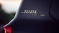 Emblem Vintage-style membuat mobil ini terlihat berbeda. Foto: Pool (autoevolution)
