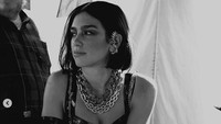 Dua Lipa juga tampil sangat seksi dalam salah satu scene. Dok. Instagram/dualipa