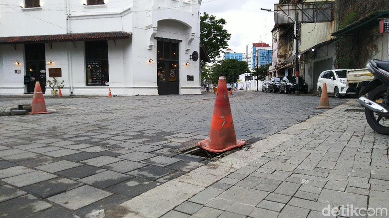 Penutup Saluran Air di Kawasan Kota Lama Semarang Hilang Penutup Saluran Air di Kawasan Kota Lama Semarang Hilang