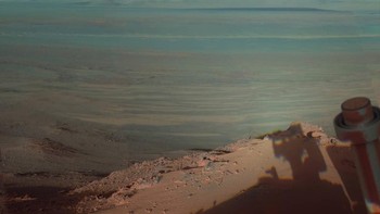 Banyak foto telah diabadikan Opportunity di Mars. Salah satunya pemandangan indah di sekitar kawah Endeavour ini. Foto: NASA