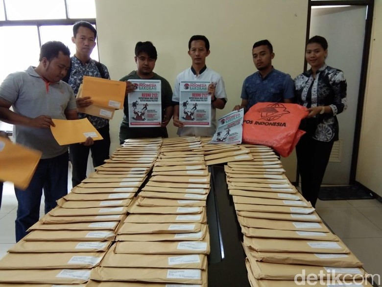 Tertahan di Kantor Pos, Tabloid Indonesia Barokah Diamankan Bawaslu Batu Tertahan di Kantor Pos, Tabloid Indonesia Barokah Diamankan Bawaslu Batu