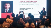 Selain Laode, hadir pula pendiri Foreifn Policy Community of Indonesia Dino Patti Djalal.