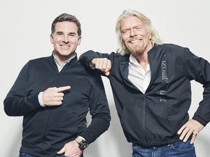 Virgin Galactic Gandeng Under Armour Bikin Baju Luar Angkasa