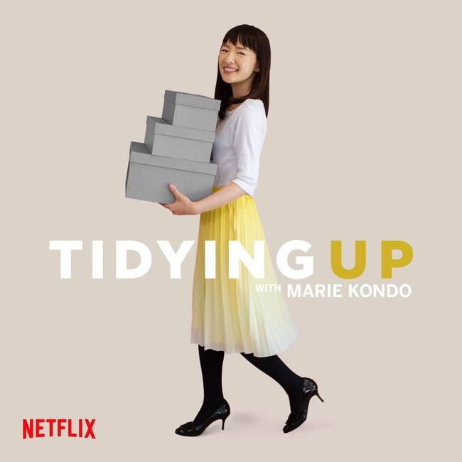 Marie Kondo pertama kali dikenal setelah menulis buku The Life-Changing Magic of Tidying Up di 2010. Buku mengenai cara menata isi rumah dengan metode ala KonMari tersebut terjual lebih dari enam juta kopi di seluruh dunia. Foto: Instagram @mariekondo