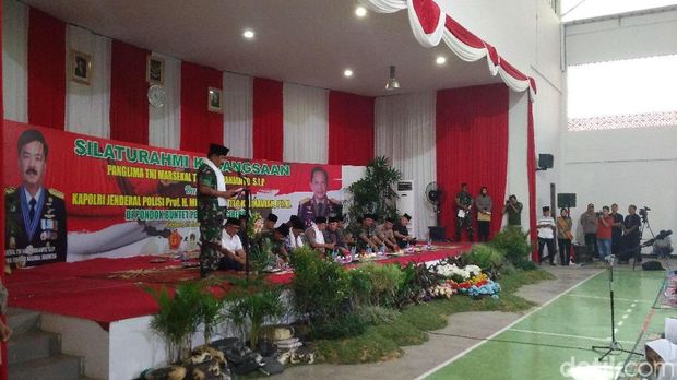 Kapolri dan Panglima TNI Kunjungi Ponpes Buntet Cirebon