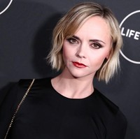 Christina Ricci ini mengidap botanophobia yaitu rasa takut pada tanaman hias dalam ruangan. Ricci mengataan kepada New York Daily News, tanaman hias dalam ruangan sangat mengganggu. Menyentuh tanaman hias yang kotor seperti penyiksaan baginya. Mereka kotor. Jika aku harus menyentuhnya, setelah menyangkal dari kenyataan bahwa ada tanaman di dalam ruangan, maka itu membuatku takut, kata dia, seperti dikutip dari Zimbio. Foto: Getty Images