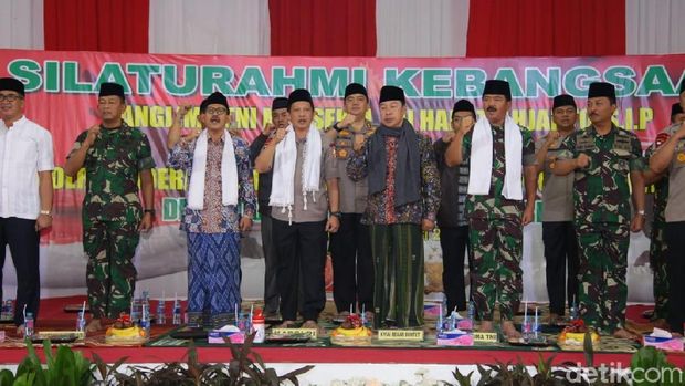 Kapolri-Panglima Kunjungi Ponpes Buntet di Cirebon Pererat Silaturahmi