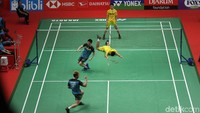 Kevin Sanjaya Sukamuljo/Marcus Fernaldi Gideon bertanding melawan Fajar Alfian/Muhammad Rian Ardianto di perempatfinal Indonesia Masters yang digelar di Istora Senayan, Jakarta, Jumat (25/1/2019).