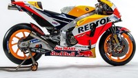 Di musim 2018 Honda masih belum tergoyahkan. Meski dapat tekanan kuat dari Ducati, RC213V sekali lagi mengantar Marquez jadi juara dunia. Marquez meraih sembilan kemenangan, sementara Pedrosa gagal sekalipun jadi pemenang (Instagram @motogp)